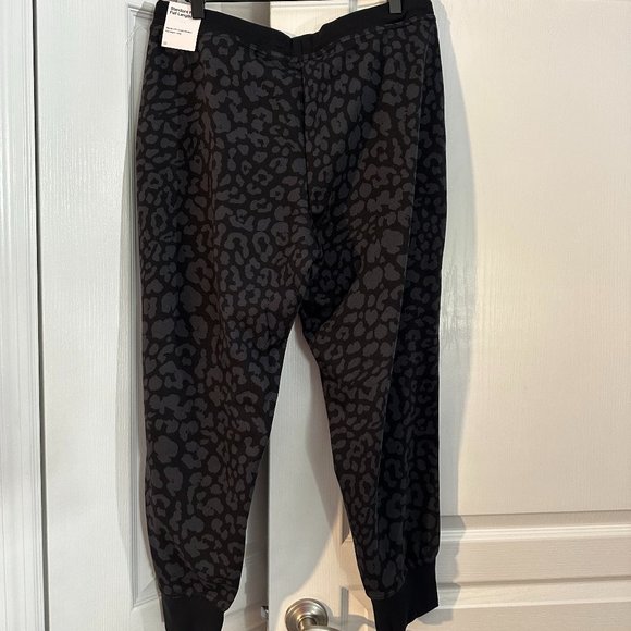 NWT - Women's Nike Dri-Fit Black Leopard Joggers - Size Large - Picture 2 of 2